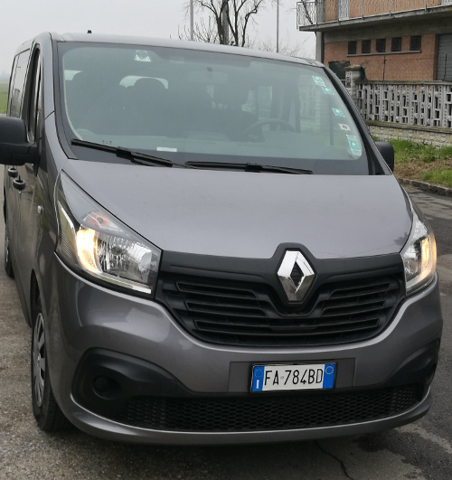 minibus 9 posti Renault